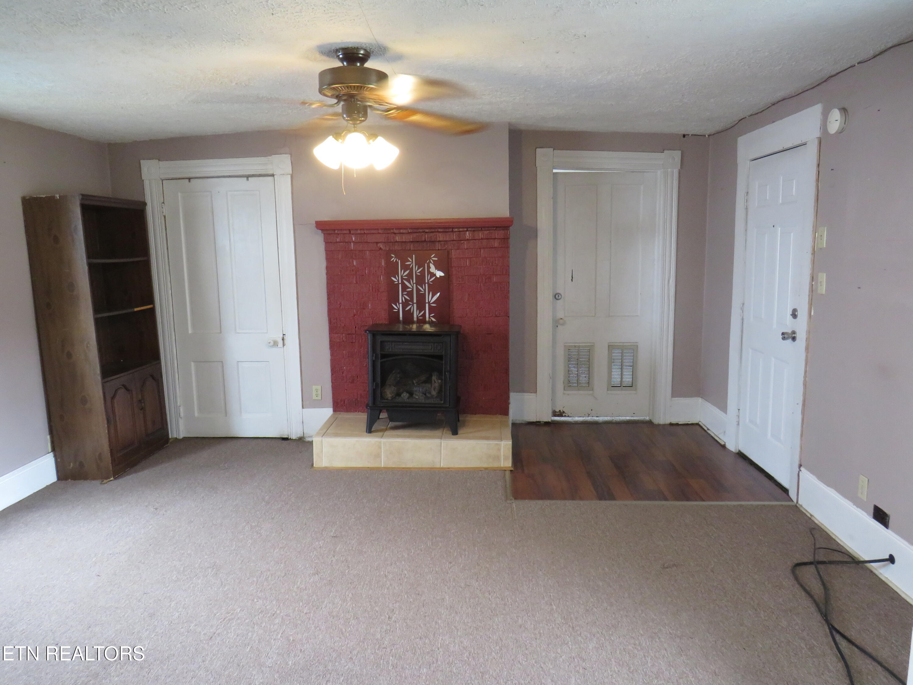 413 S Main St