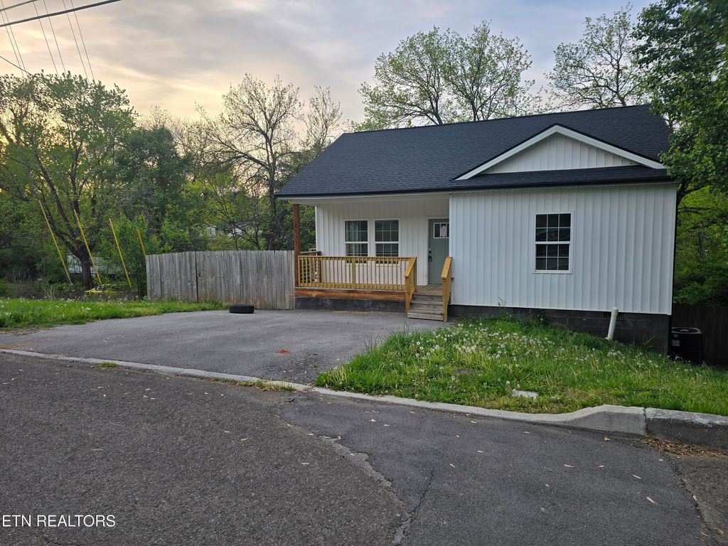 Photo of 4131 Ivy Ave, Knoxville, TN 37914 (MLS # 1336078)