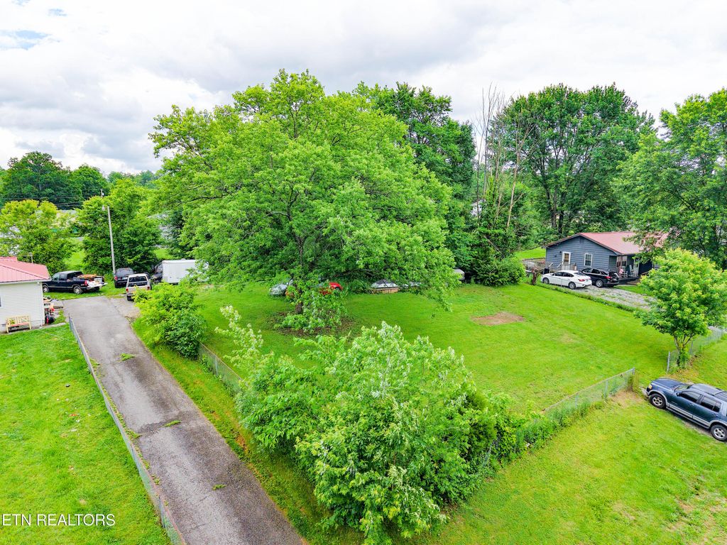 Photo of Valley View Rd, LaFollette, TN 37766 (MLS # 1302746)