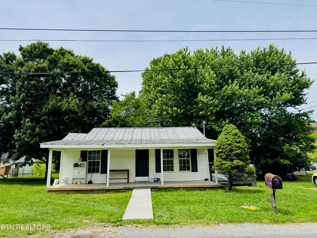 Photo of 738 Warford Rd, Newport, TN 37821 (MLS # 1302562)