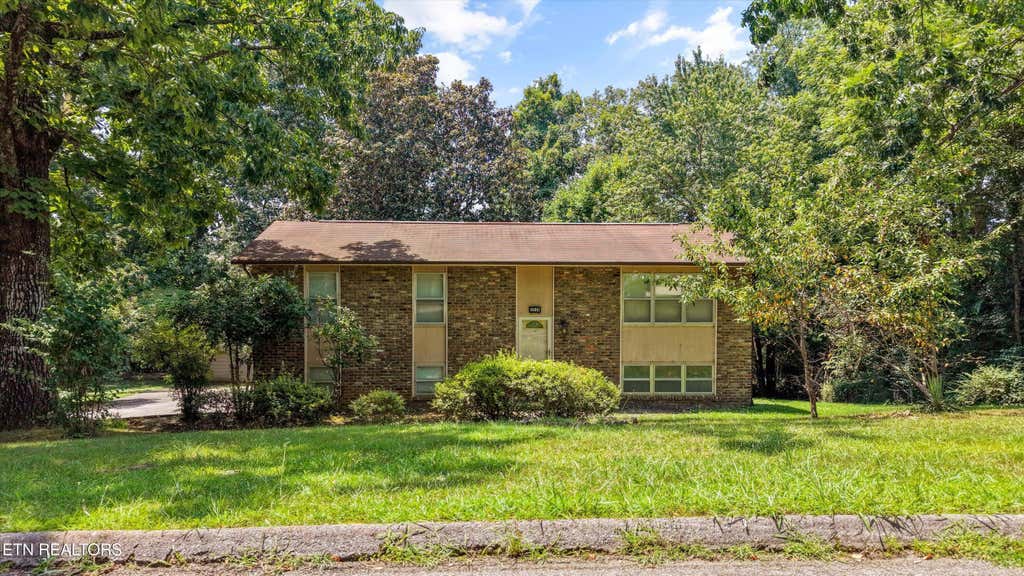Photo of 2309 Black Bear Rd, Knoxville, TN 37923 (MLS # 1350552)