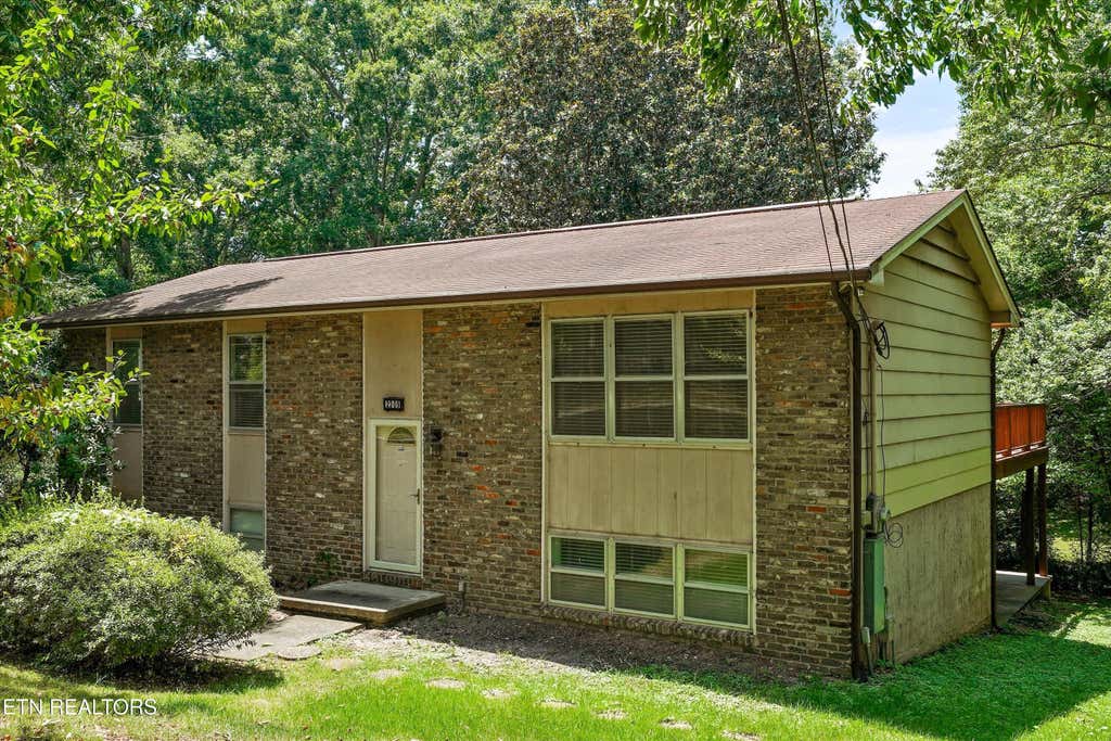 Photo of 2309 Black Bear Rd, Knoxville, TN 37923 (MLS # 1350552)