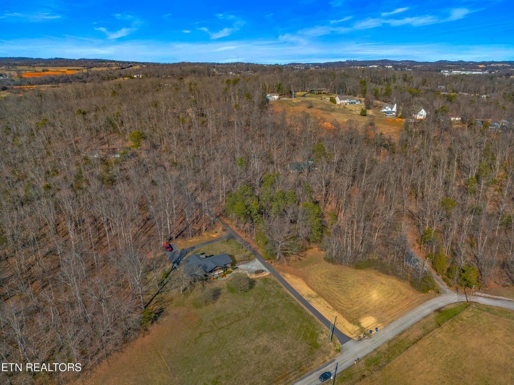 Photo of 32 E Cross Rd, Dandridge, TN 37725 (MLS # 1327034)