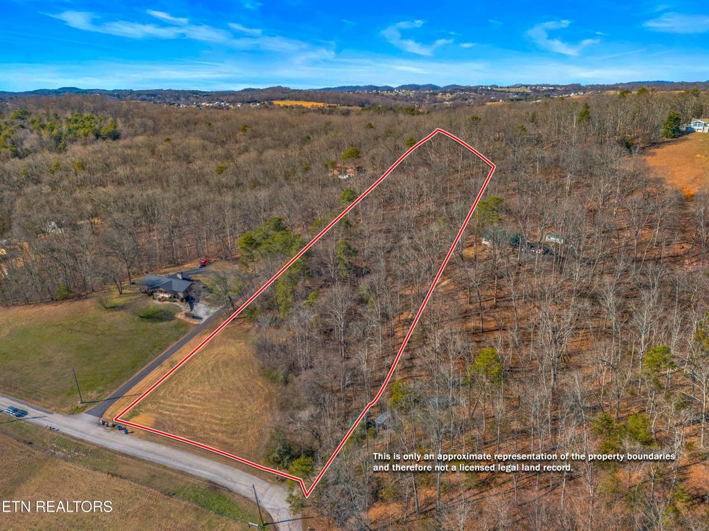 Photo of 32 E Cross Rd, Dandridge, TN 37725 (MLS # 1327034)