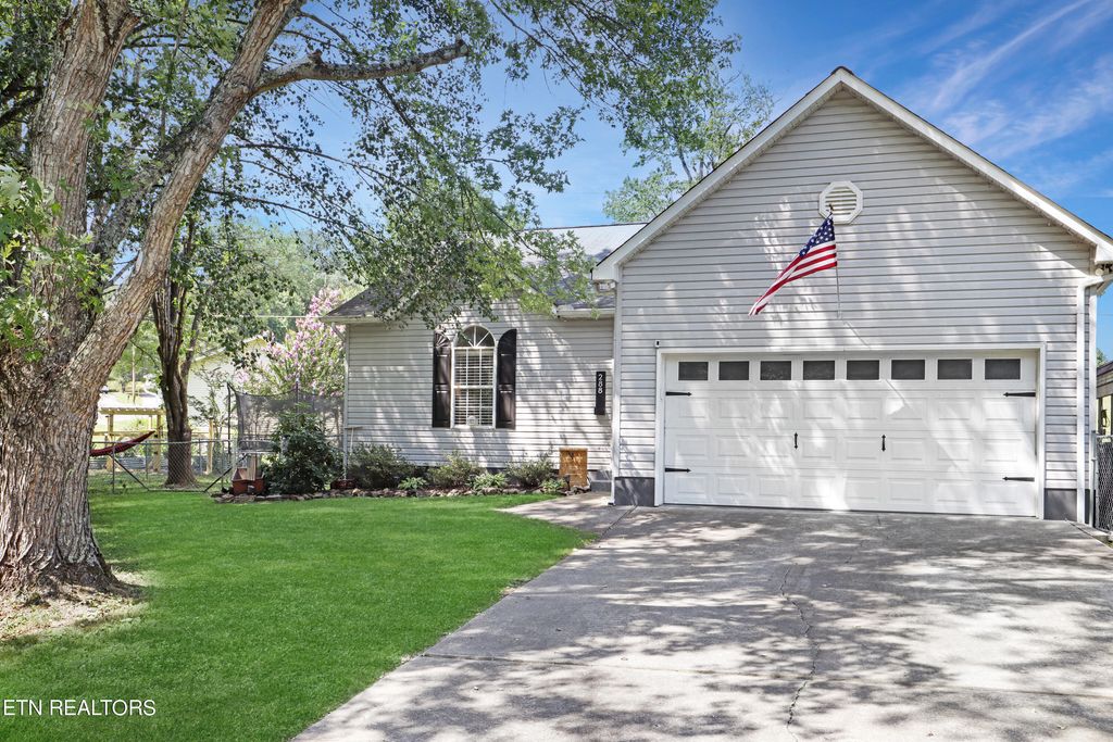 Photo of 288 Airport Rd, Oliver Springs, TN 37840 (MLS # 1274209)