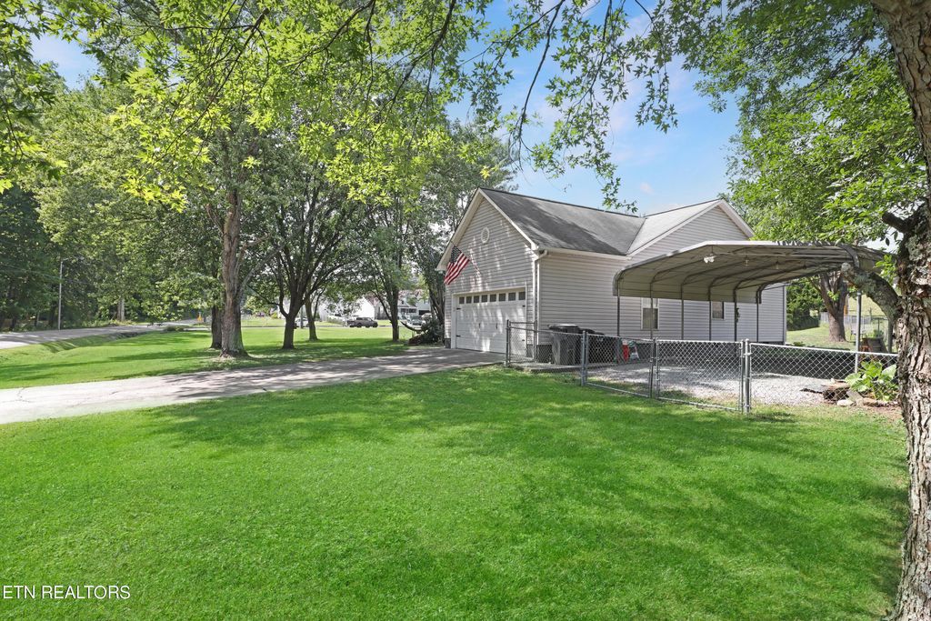 Photo of 288 Airport Rd, Oliver Springs, TN 37840 (MLS # 1274209)