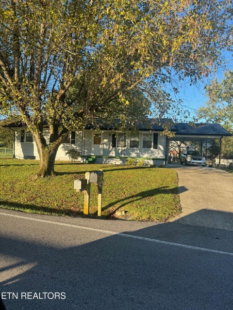 Photo of 214 Pinecrest Rd, Jacksboro, TN 37757 (MLS # 1359586)