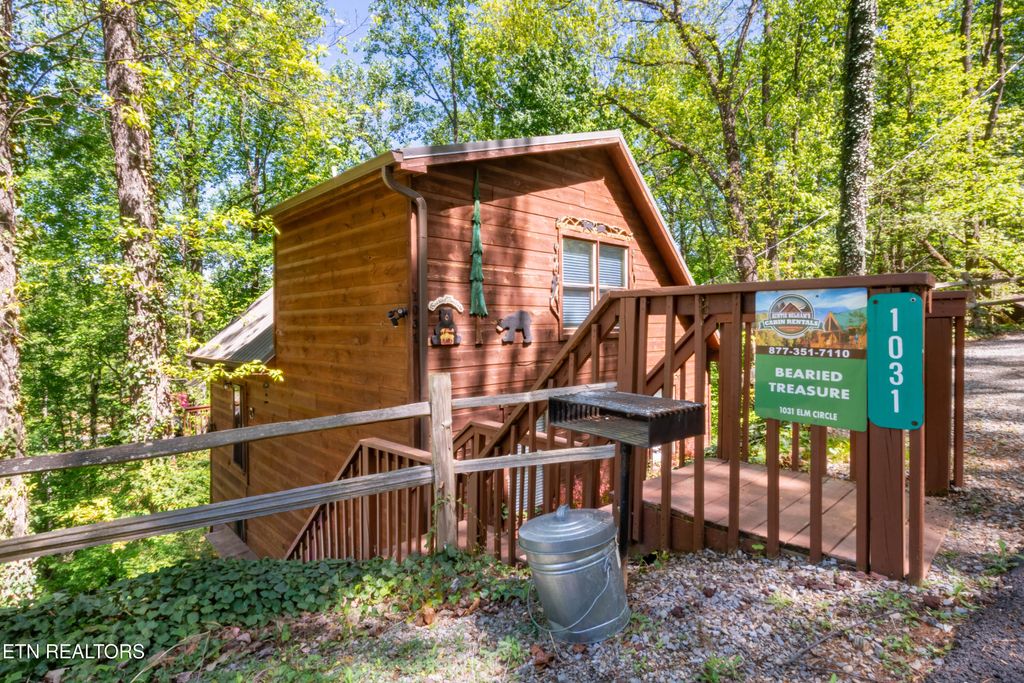 Photo of 1031 Elm Circle, Sevierville, TN 37876 (MLS # 1338257)