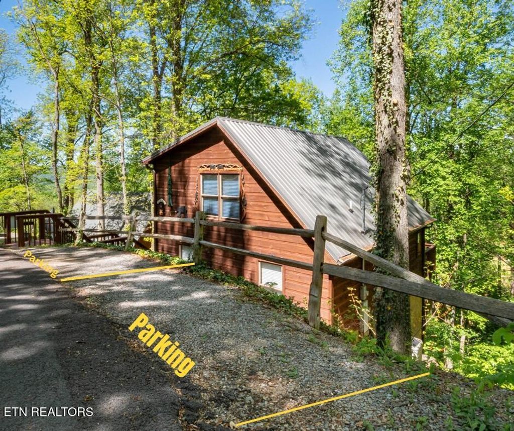 Photo of 1031 Elm Circle, Sevierville, TN 37876 (MLS # 1338257)