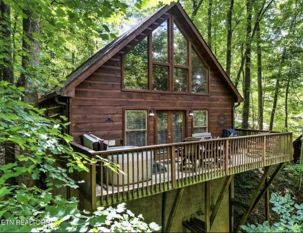 Photo of 1031 Elm Circle, Sevierville, TN 37876 (MLS # 1338257)