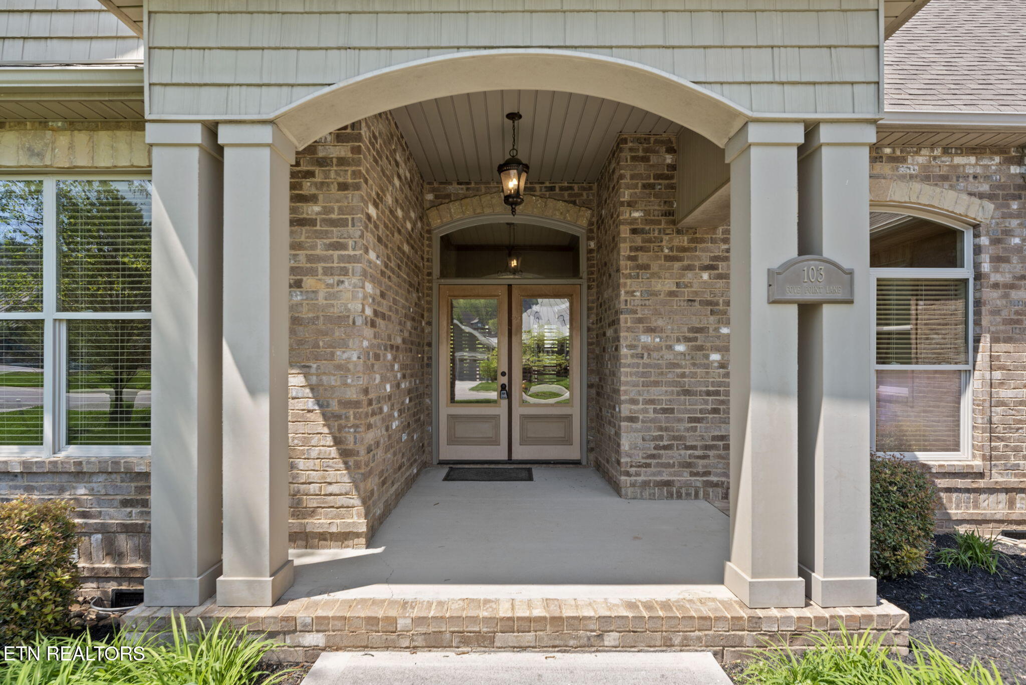 103 Cove Pointe Lane