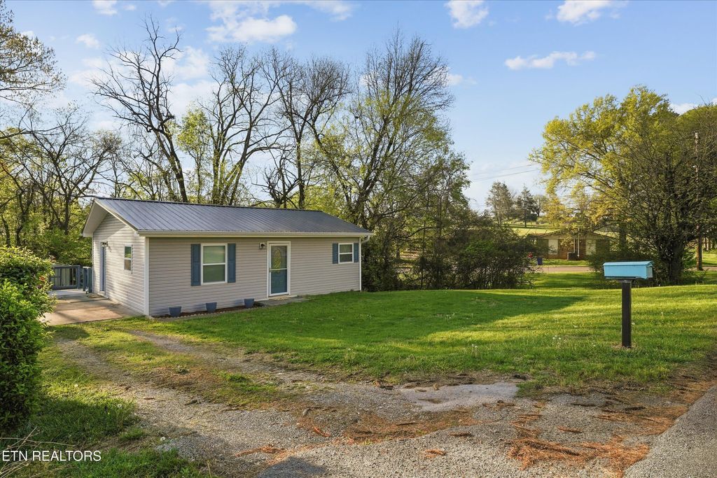 Photo of 633 S Fairmont Ave, Morristown, TN 37813 (MLS # 1336393)