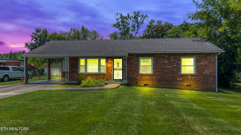 Photo of 107 Harvey St, Maryville, TN 37804 (MLS # 1347105)