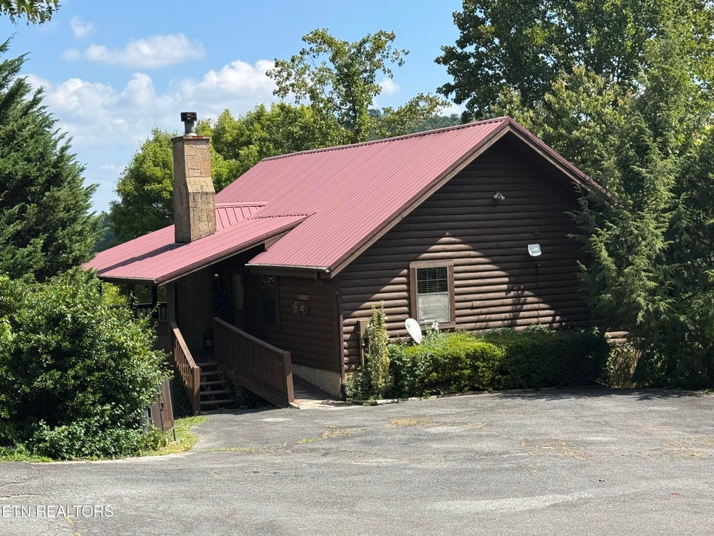 Photo of 2409 Walnut Cove Way, Sevierville, TN 37862 (MLS # 1356004)