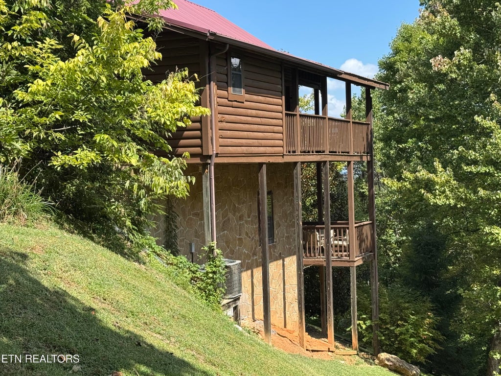Photo of 2409 Walnut Cove Way, Sevierville, TN 37862 (MLS # 1356004)