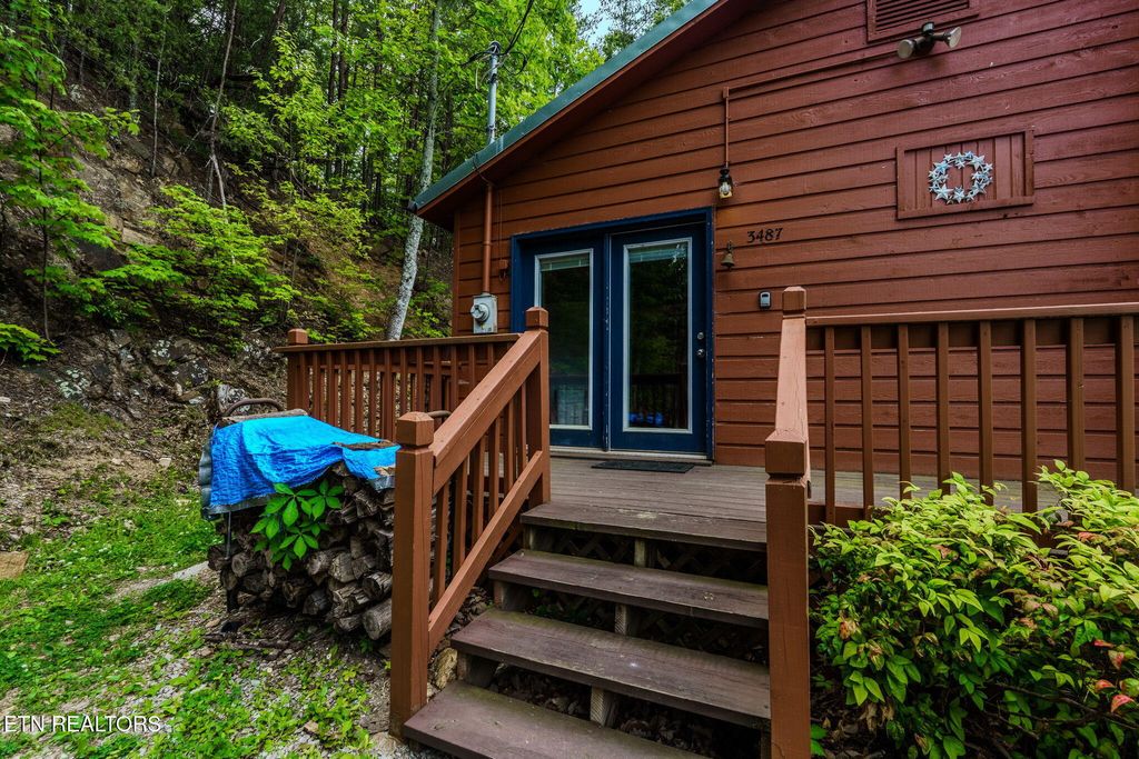 Photo of 3487 Bear Mountain Lane, Sevierville, TN 37876 (MLS # 1339914)