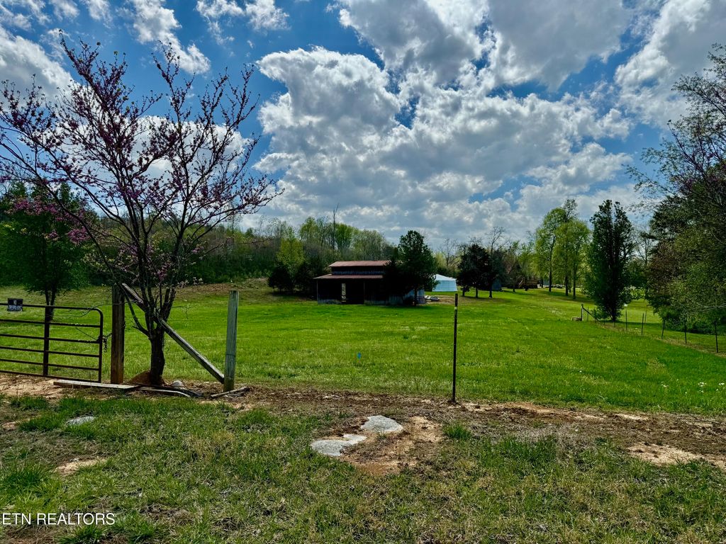 Photo of 127 corntassel Rd, Vonore, TN 37885 (MLS # 1300431)