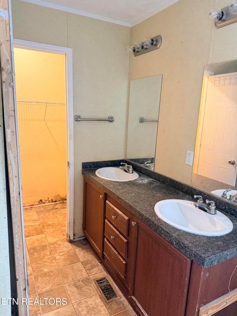 Tiny photo for 493 County Road 298, Sweetwater, TN 37874 (MLS # 1331952)