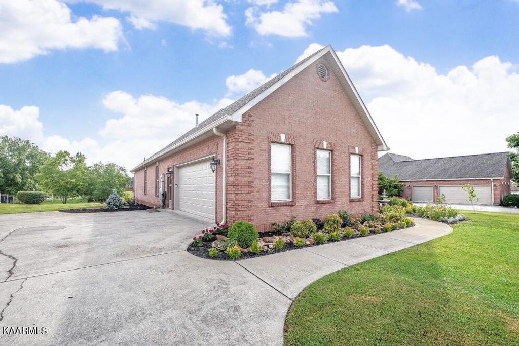 Photo of 1704 St Ives Blvd, Alcoa, TN 37701 (MLS # 1237395)