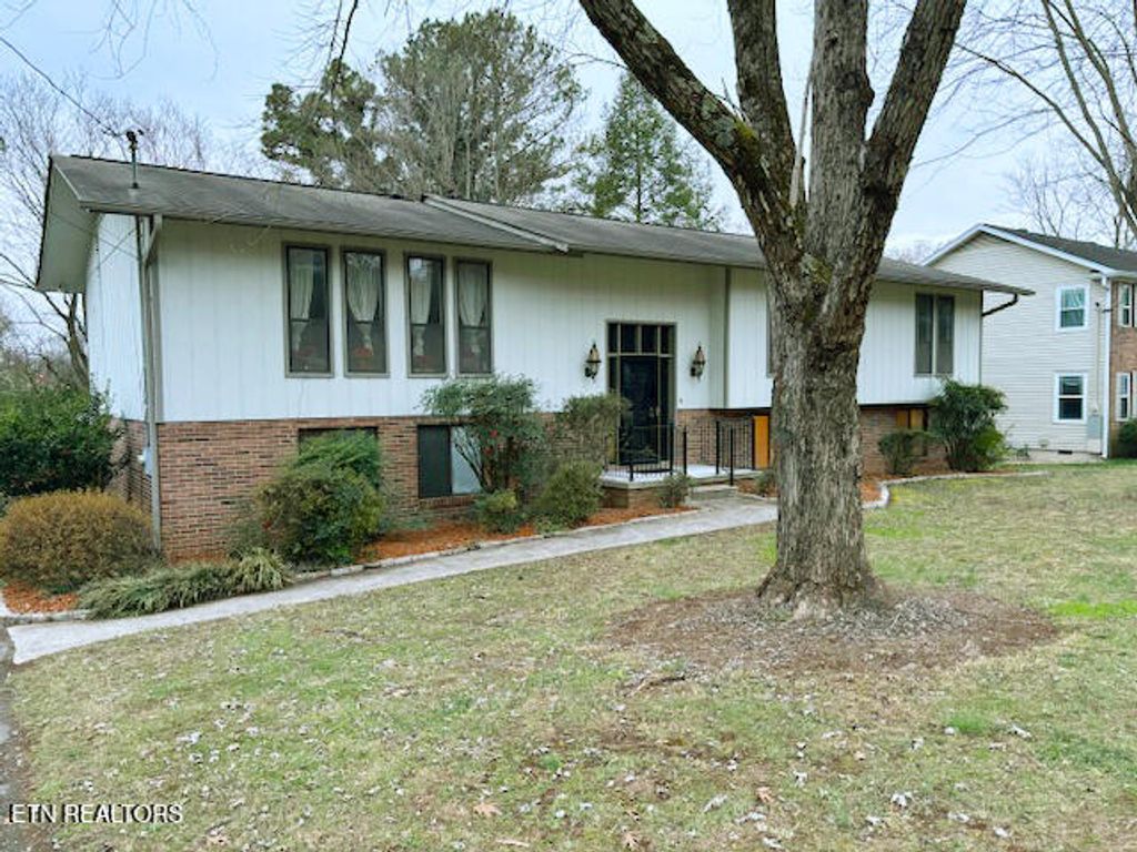 Photo of 621 Belle Glade Lane, Knoxville, TN 37923 (MLS # 1323634)