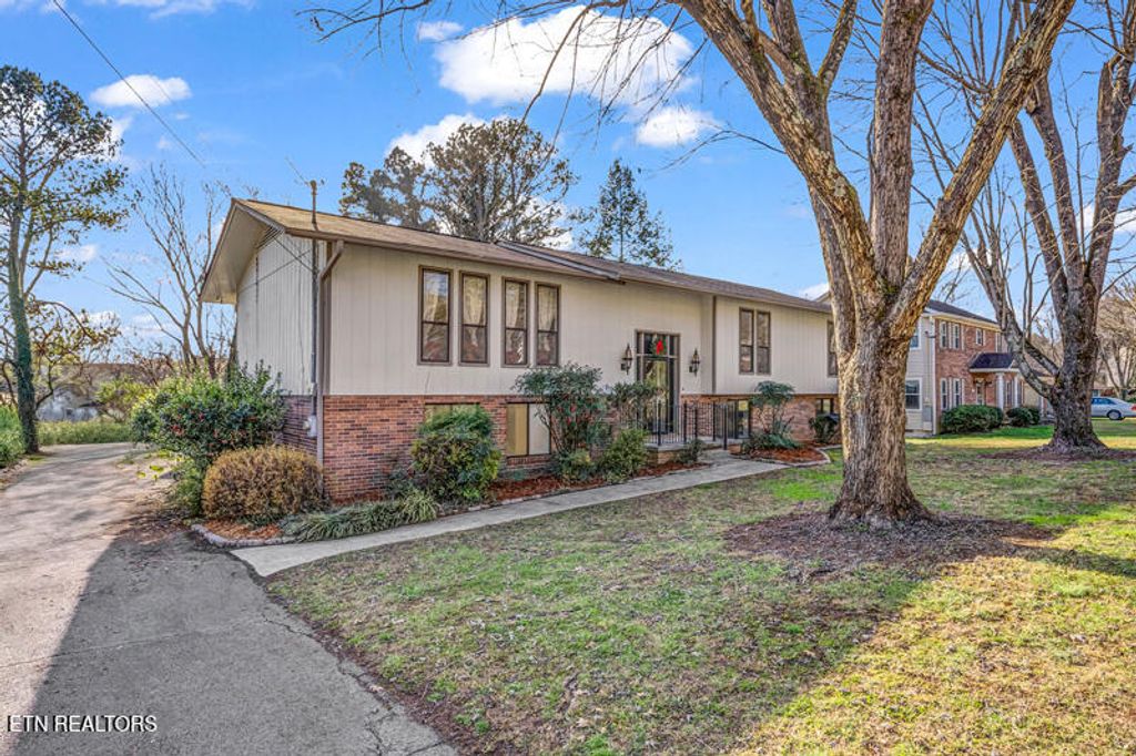 Photo of 621 Belle Glade Lane, Knoxville, TN 37923 (MLS # 1323634)