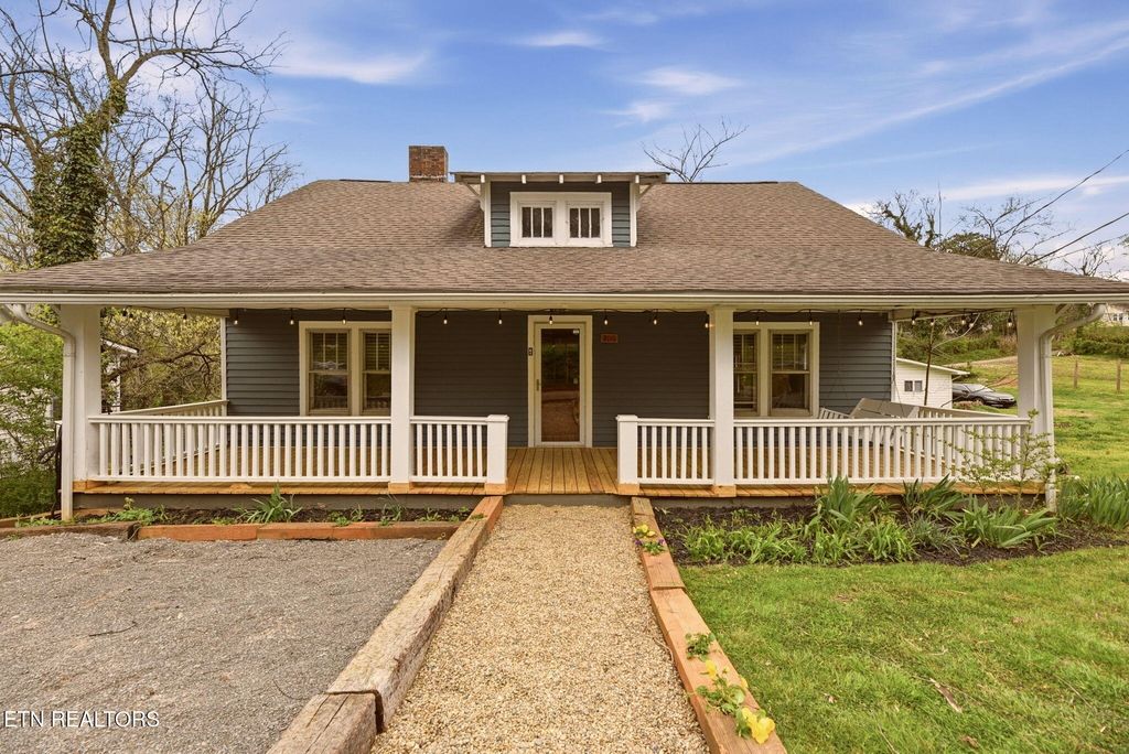 Photo of 2110 Lincoln St, Knoxville, TN 37920 (MLS # 1333406)