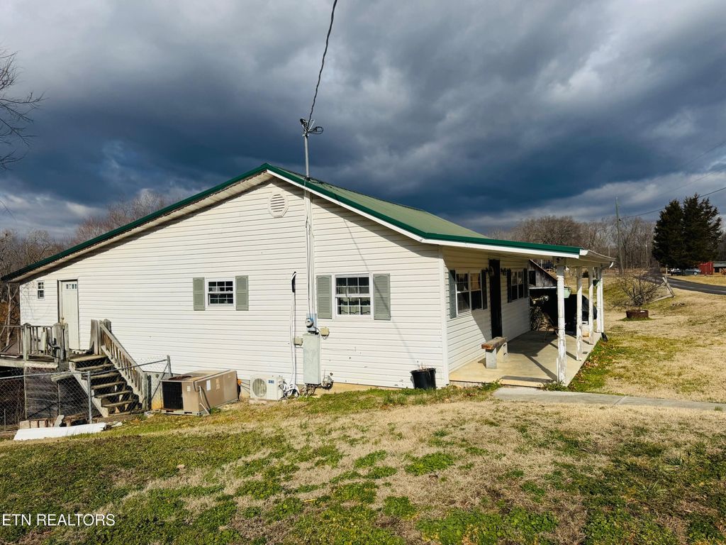 Photo of 1221 Brady Rd, Newport, TN 37821 (MLS # 1341124)