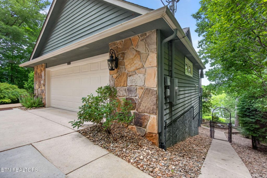 Photo of 150 Lynhurst Drive, Crossville, TN 38558 (MLS # 1342863)