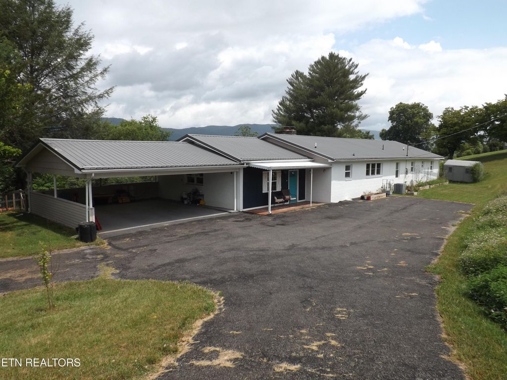 Photo of 187 Oxford Circle, Harrogate, TN 37752 (MLS # 1345626)