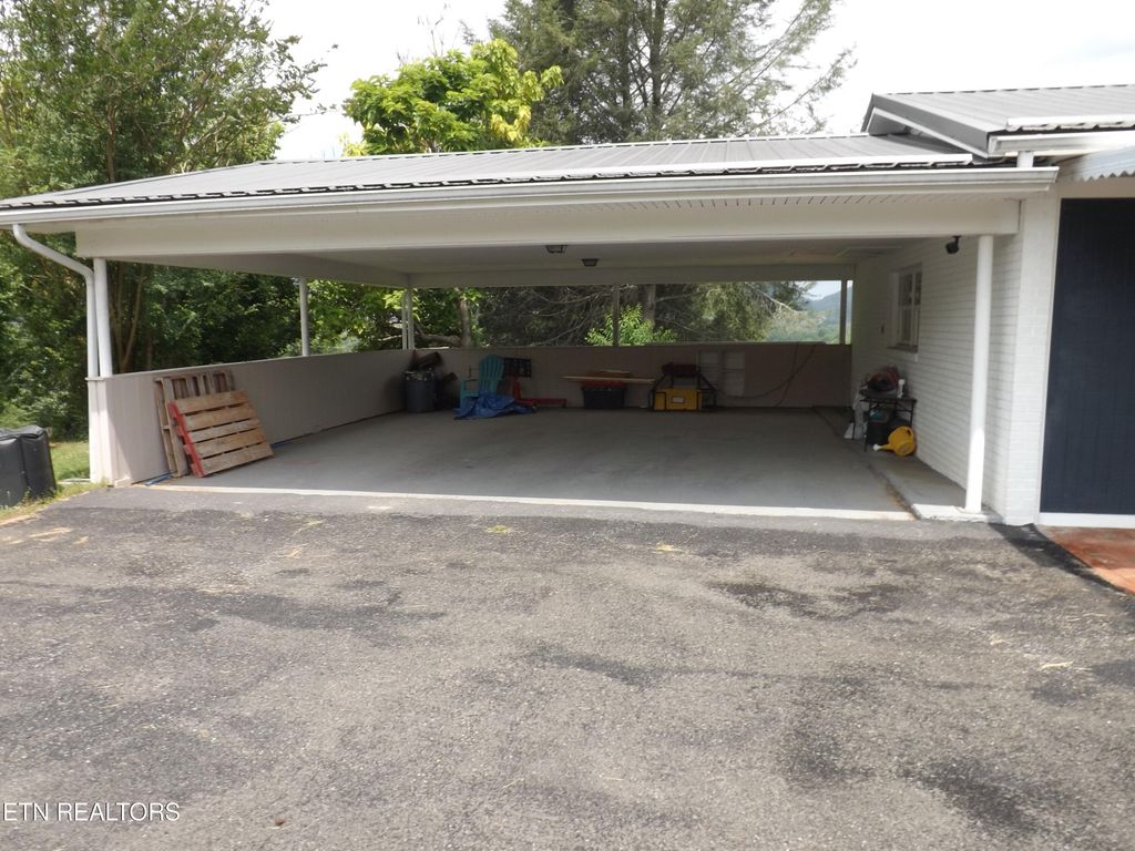 Photo of 187 Oxford Circle, Harrogate, TN 37752 (MLS # 1345626)
