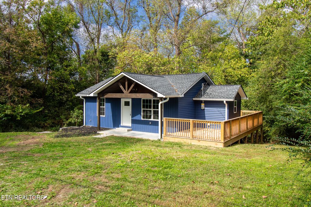 Photo of 301 Emory Heights Rd, Harriman, TN 37748 (MLS # 1318330)