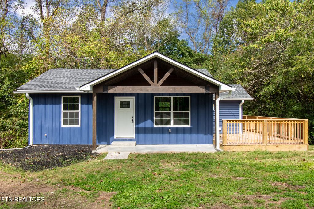 Photo of 301 Emory Heights Rd, Harriman, TN 37748 (MLS # 1318330)