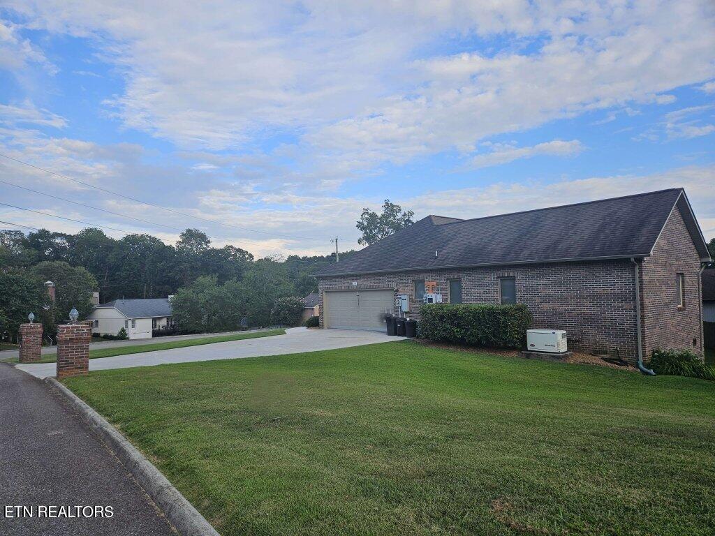 3201 Roanoke Circle