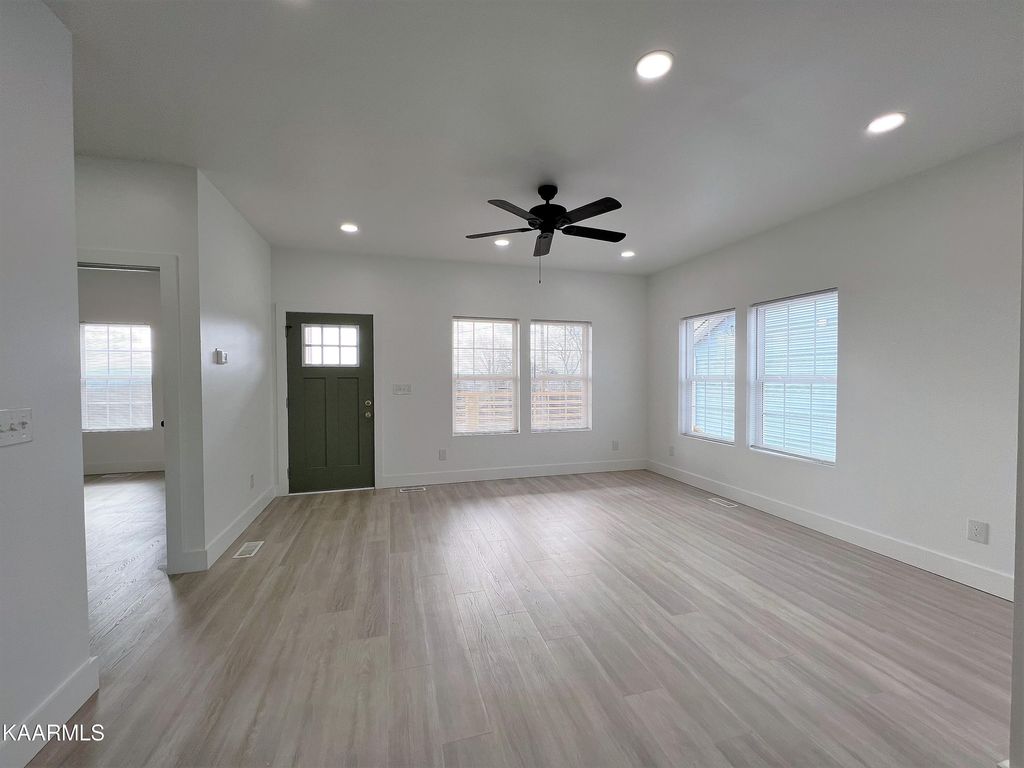 Photo of 2439 Adams Ave, Knoxville, TN 37917 (MLS # 1337504)