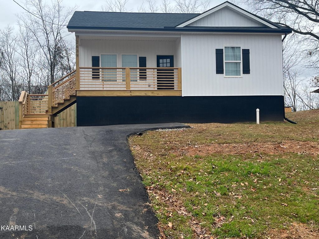 Photo of 2439 Adams Ave, Knoxville, TN 37917 (MLS # 1337504)