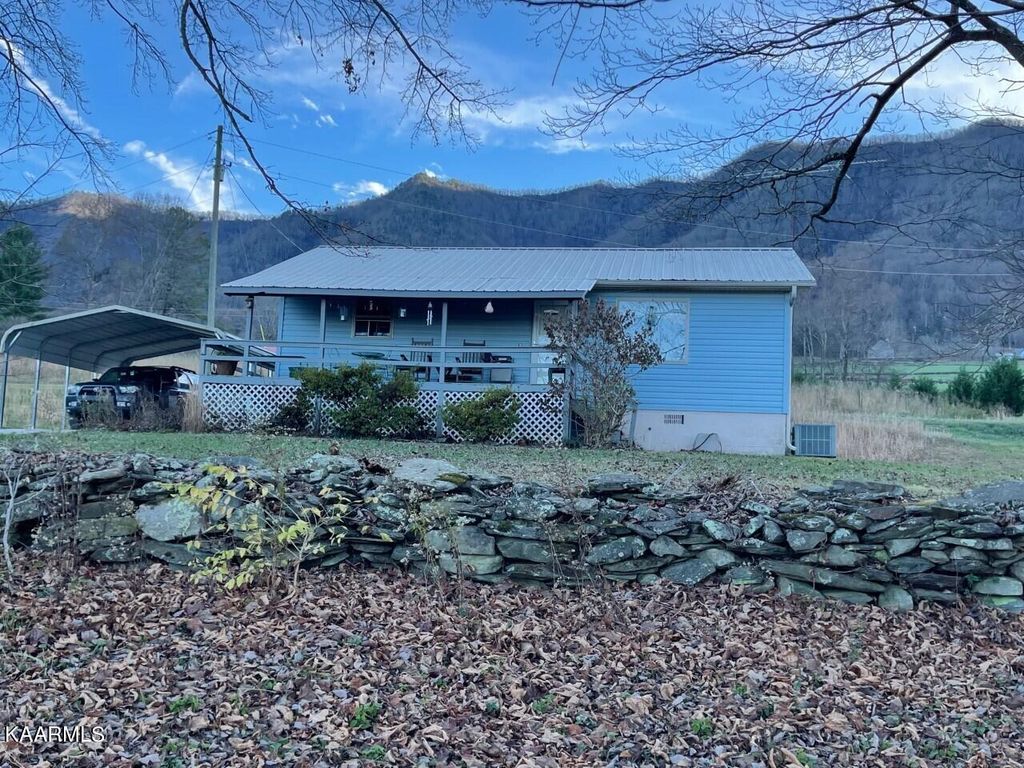 Photo of 176 Mountain Breeze Drive, Townsend, TN 37882 (MLS # 1212143)