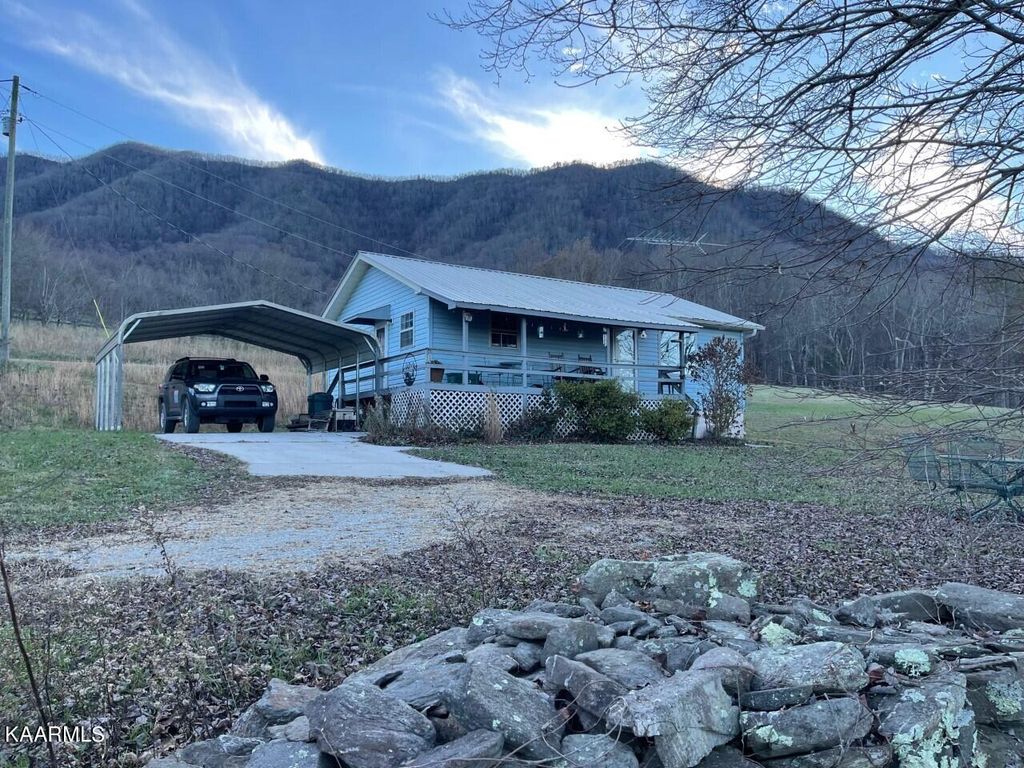 Photo of 176 Mountain Breeze Drive, Townsend, TN 37882 (MLS # 1212143)
