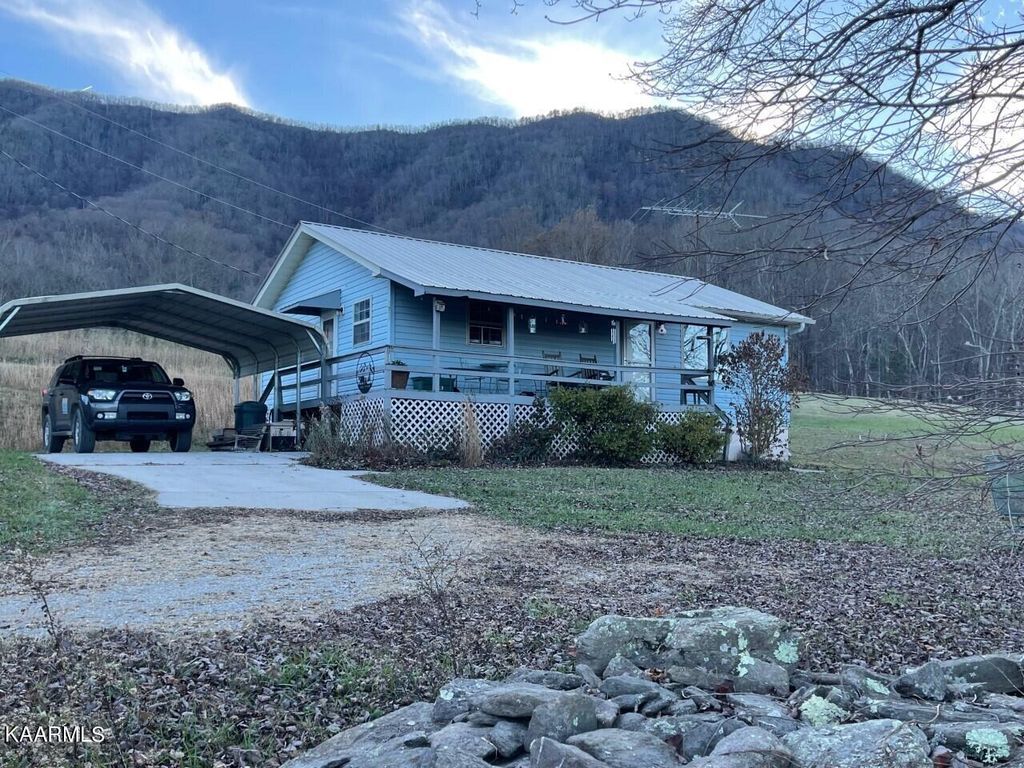 Photo of 176 Mountain Breeze Drive, Townsend, TN 37882 (MLS # 1212143)
