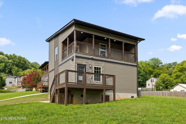 Photo 1 of 31 — 3915 Meadow Lane, Chattanooga, TN 37406