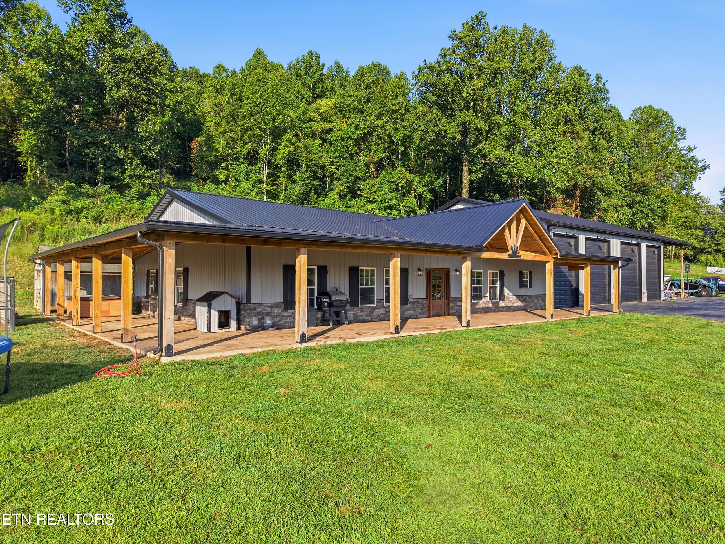 123 Raccoon Valley Rd