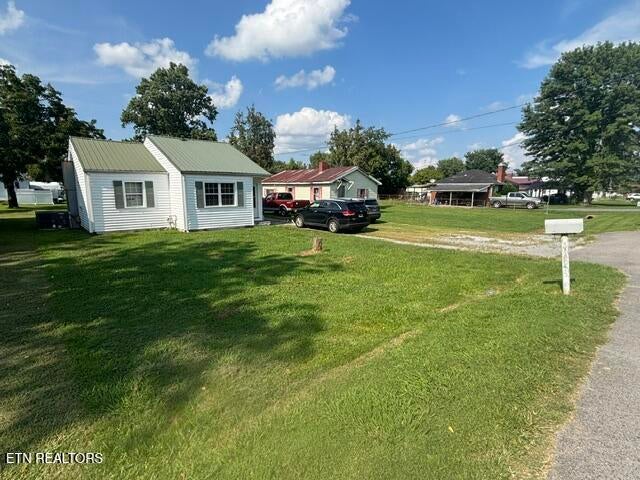 Photo of 1614 Exeter Ave, Middlesboro, KY 40965 (MLS # 1351094)