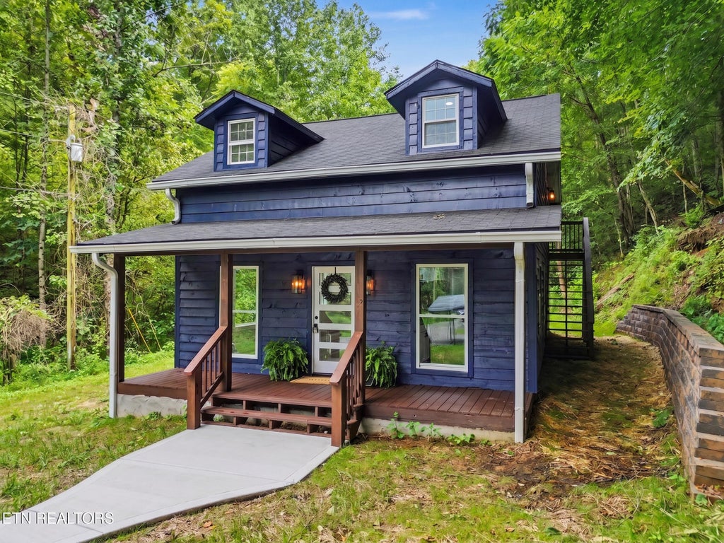 Photo of 3539 Woodgrove Lane, Maryville, TN 37803 (MLS # 1352203)