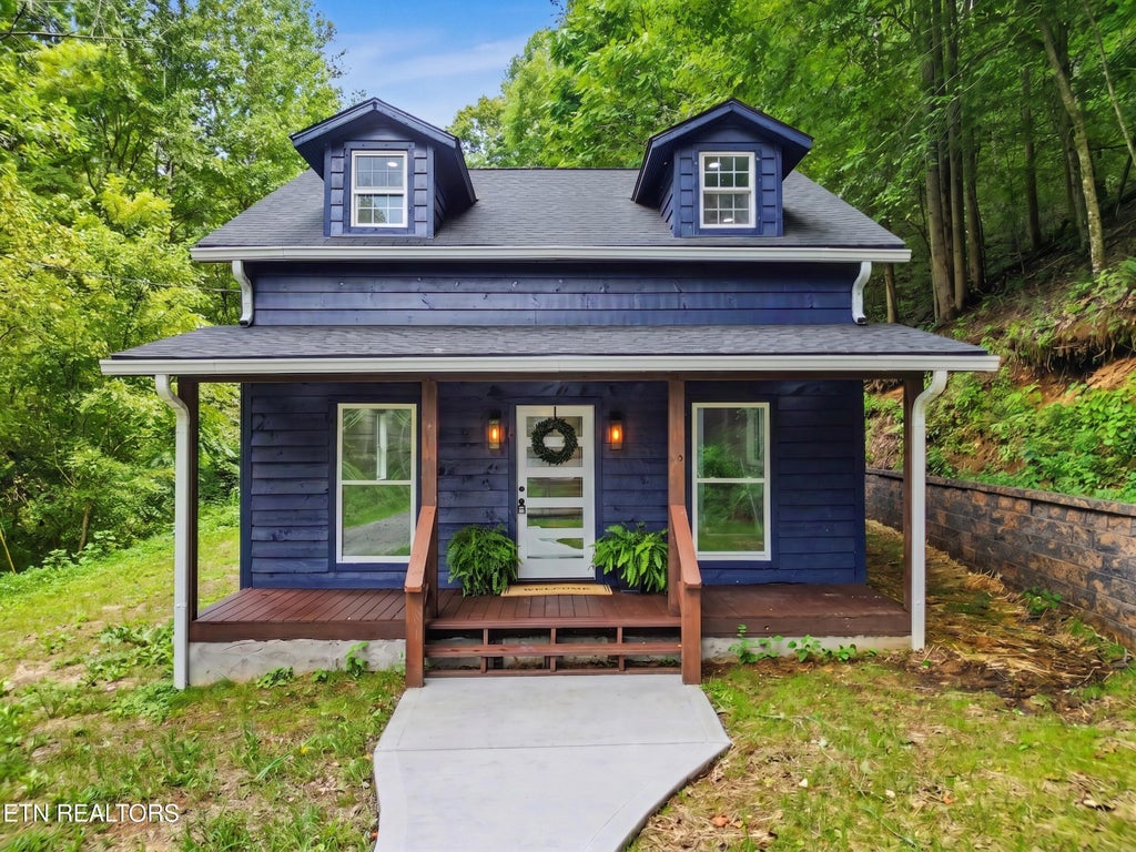 Photo of 3539 Woodgrove Lane, Maryville, TN 37803 (MLS # 1352203)