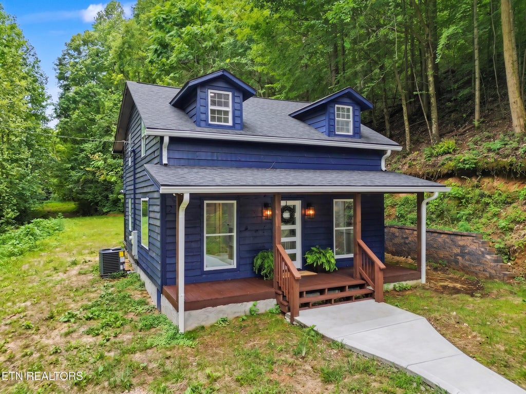Photo of 3539 Woodgrove Lane, Maryville, TN 37803 (MLS # 1352203)