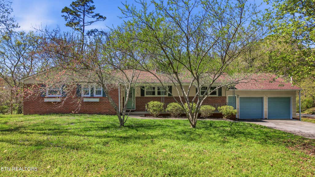 Photo of 4721 W Sunset Rd, Knoxville, TN 37914 (MLS # 1350350)