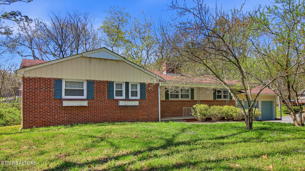 Photo of 4721 W Sunset Rd, Knoxville, TN 37914 (MLS # 1350350)