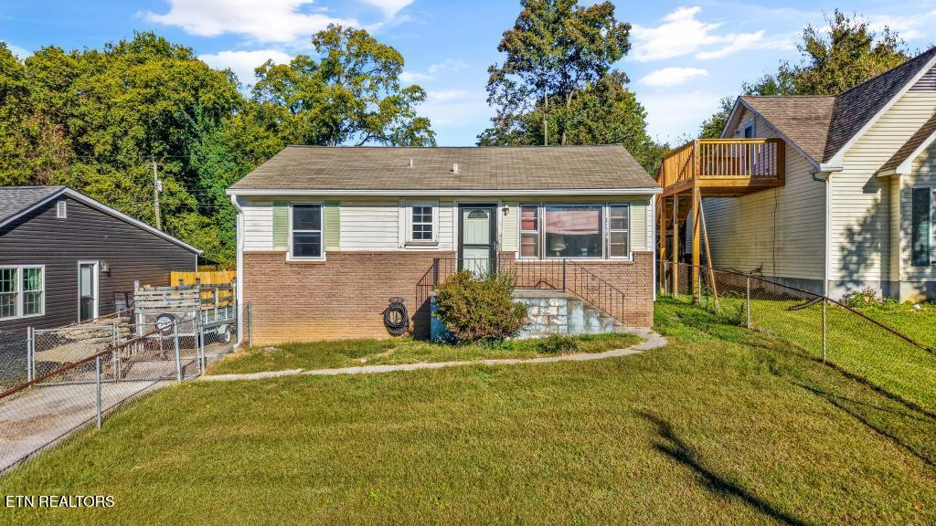 Photo of 2963 Cecil Ave, Knoxville, TN 37917 (MLS # 1359482)
