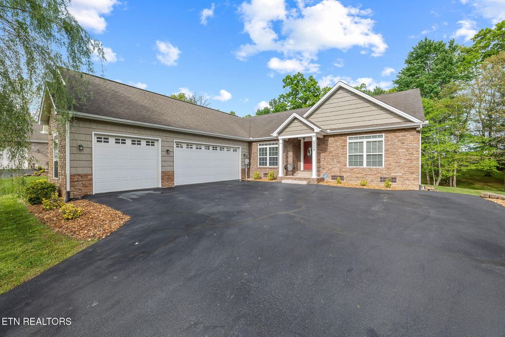Photo of 520 E Deer Creek Drive, Crossville, TN 38571 (MLS # 1303314)