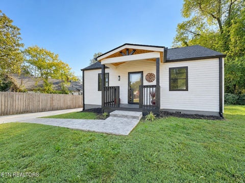 Photo of 2032 Seminole Ave, Knoxville, TN 37915 (MLS # 1360073)