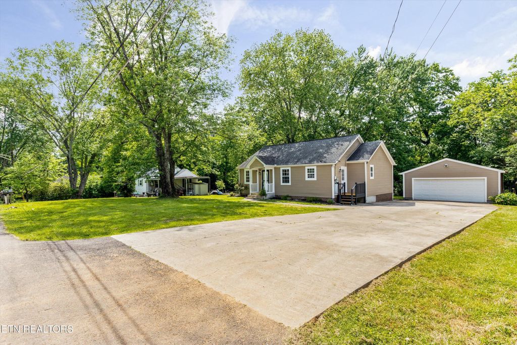 Photo of 207 N Laurel Circle, Knoxville, TN 37912 (MLS # 1335389)